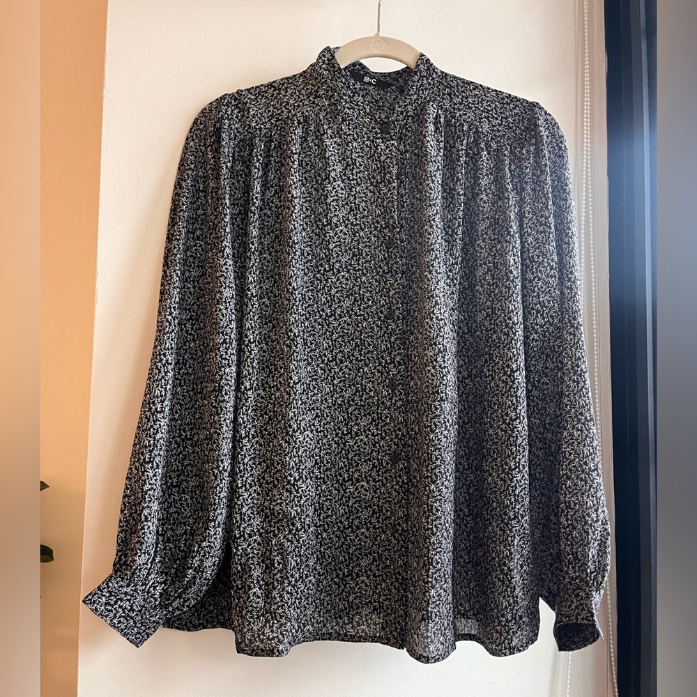 uniqlo brand new button up/blouse - never worn
